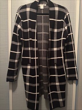 EUC Max Studio Black and White Cardigan